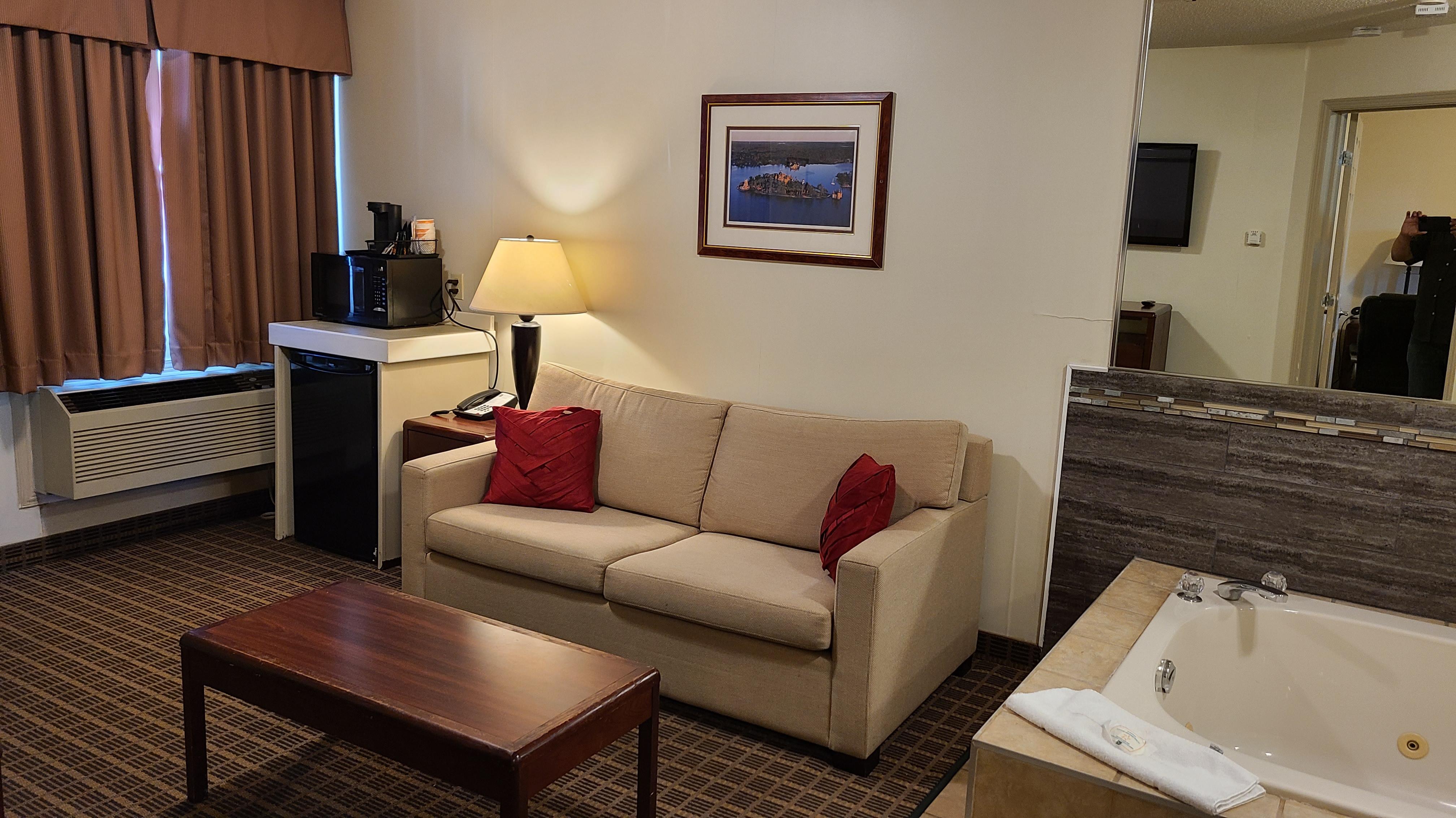 Quality Inn & Suites 1000 Islands Гананокве Экстерьер фото