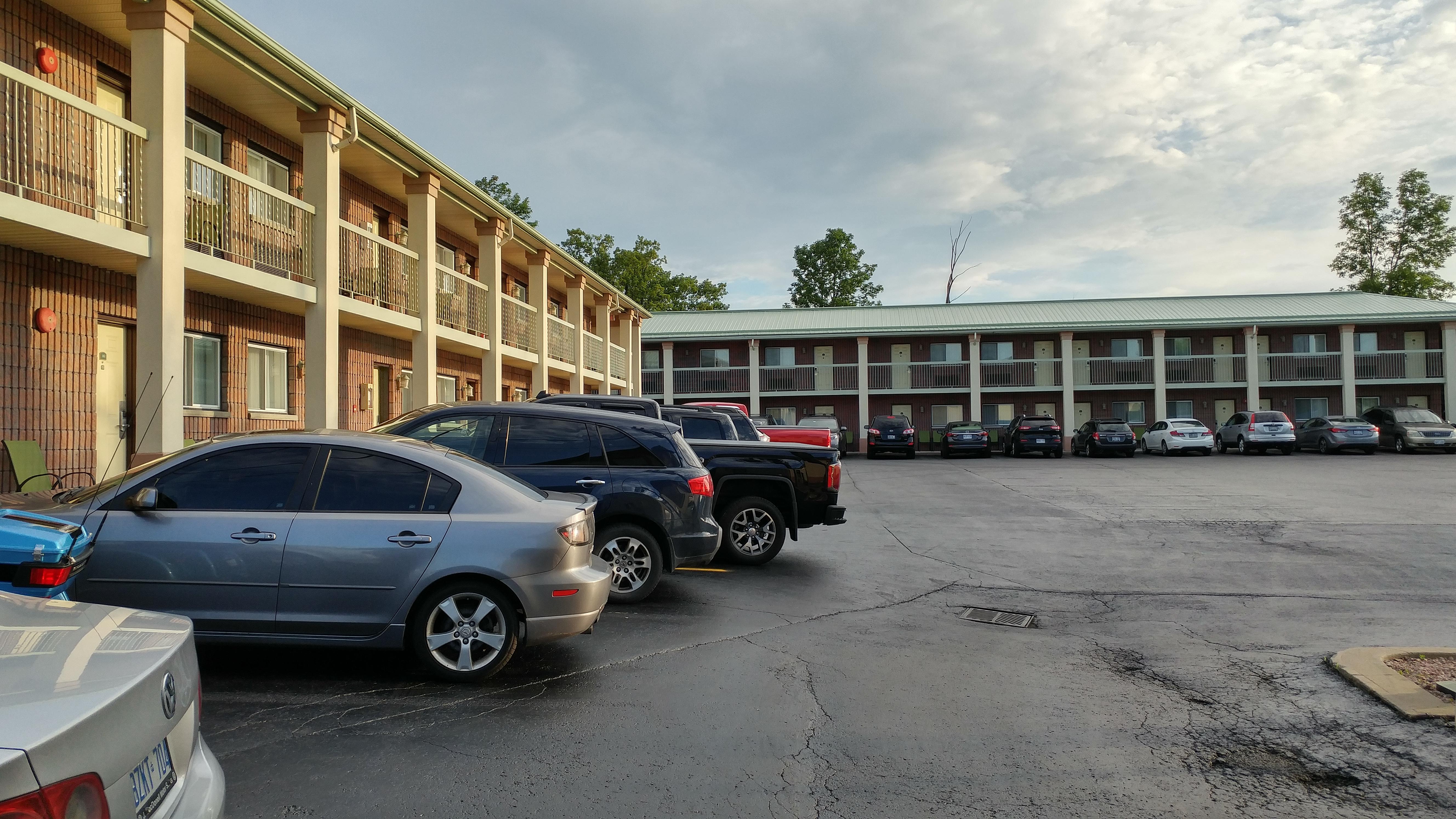 Quality Inn & Suites 1000 Islands Гананокве Экстерьер фото
