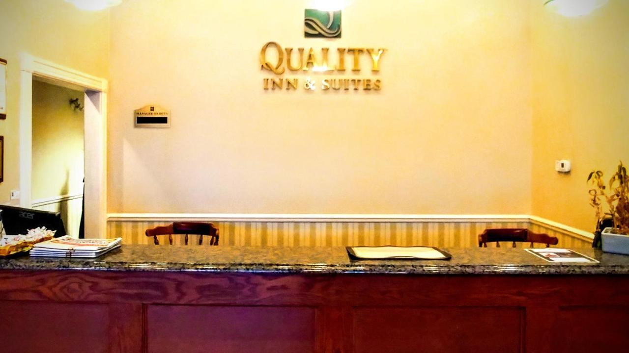 Quality Inn & Suites 1000 Islands Гананокве Экстерьер фото